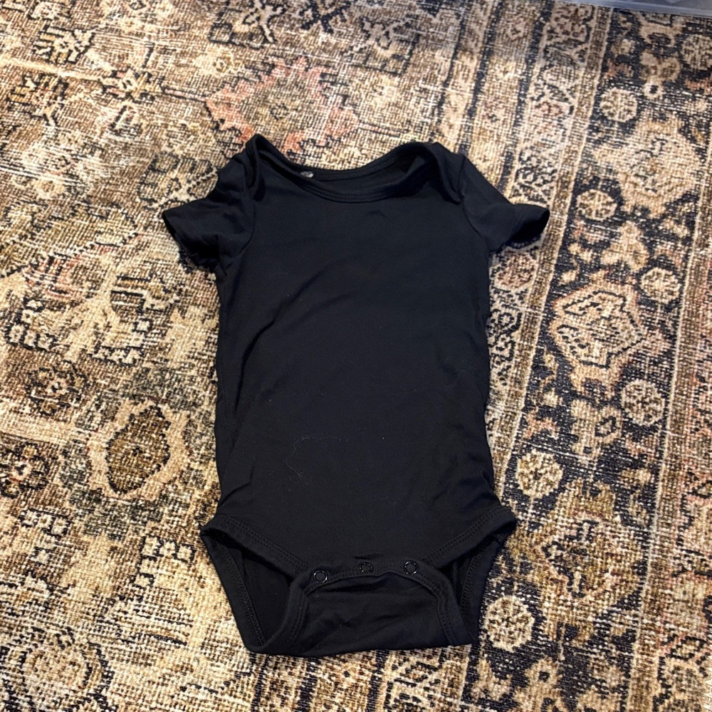 Kyte BABY Black Short-Sleeve Baby Bodysuit